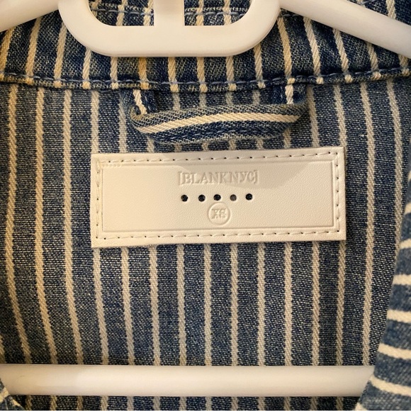 Blank NYC Evereve women’s striped jean jacket with distressed fringe bottom - Picture 4 of 6